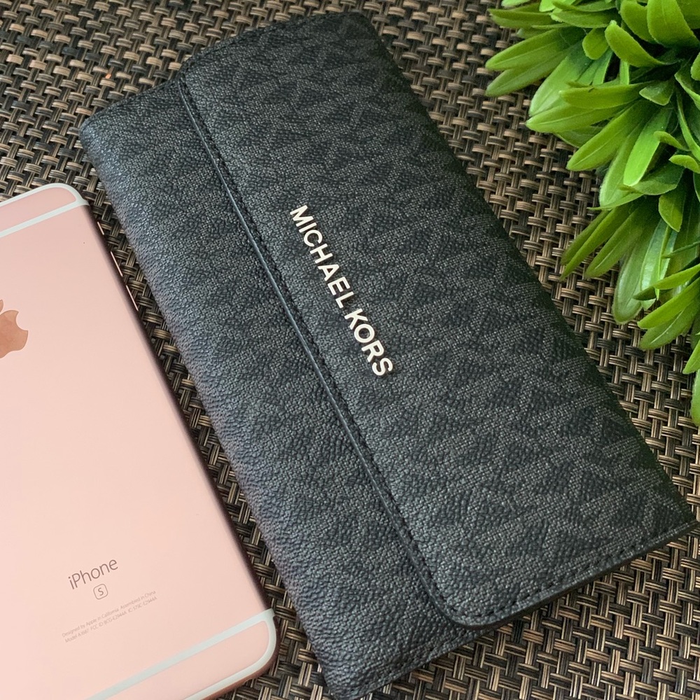 🌻 Michael Kors Trifold Wallet